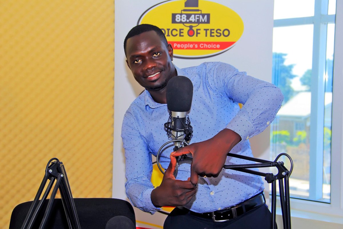 voice_of_teso's tweet image. LIVE ON NIGHT LOCK DOWN TODAY!
A Ugandan man from Mukono marries 7 women on the same day.....and still says he won't hesitate to marry another woman.....
What love lessons can one learn form such families?
#NightLockDown