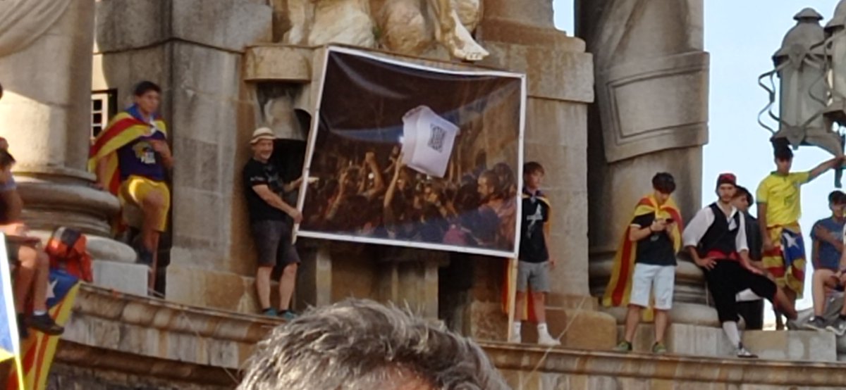 rosatgn's tweet photo. Dempeus! #Diada2023 #Diada23 https://t.co/xIDwdqGHza