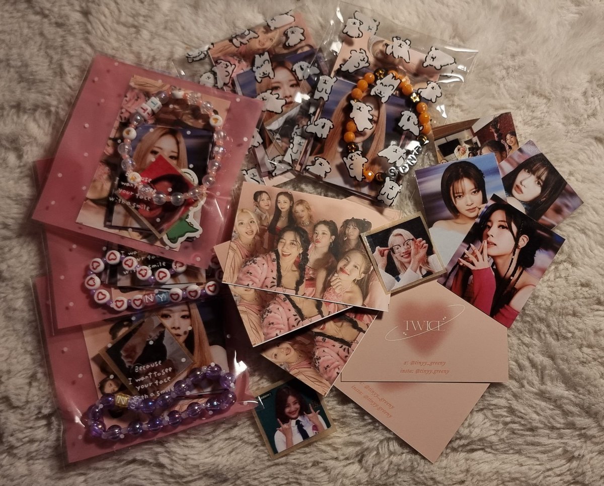 tinyy_greeny's tweet photo. Hey once! 🍬
All preparations are done!! 
We're going to hand out our little surprise bags (1€), as well as freebies for the Twice concert day 1 in Berlin. 
We can't wait to see all of you 🫶
#TwiceinBerlin #TWICE_5TH_WORLD_TOUR #TWICE https://t.co/SzS3LlYKzY