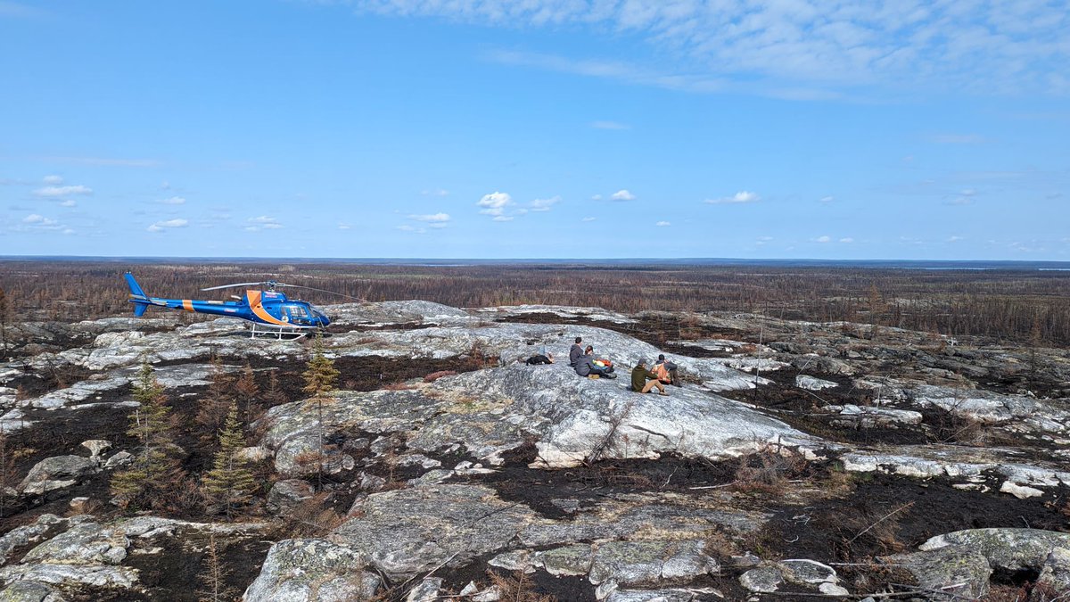 Q2Metals's tweet photo. Quick lunch break at the Mia Lithium Property. I spy @aliciamilne and @Aus_SimC. $QTWO $QUEXF https://t.co/Kad0BGbraf