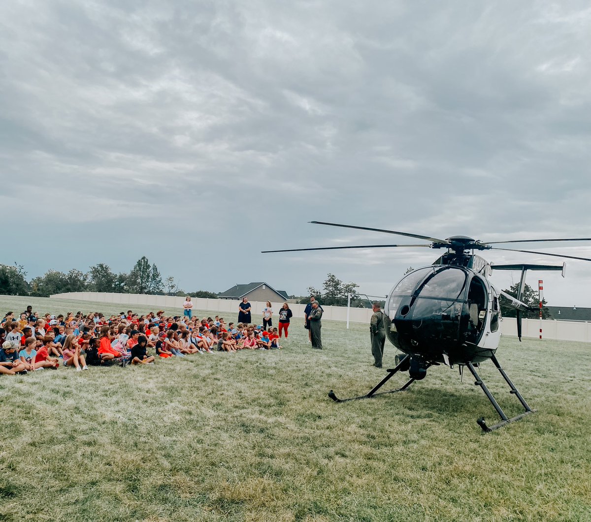 Duello_AP's tweet photo. The coolest part of our day, by far! 🚁
@SCPDMO sent their best! Officer Doug Reinholz is a pilot for the department. He landed the helicopter for all the kids to see and their excitement was the greatest thing to witness! #WeAreWentzville #WeAreDuello @DUE_Principal https://t.co/Te9h3fP3ZE