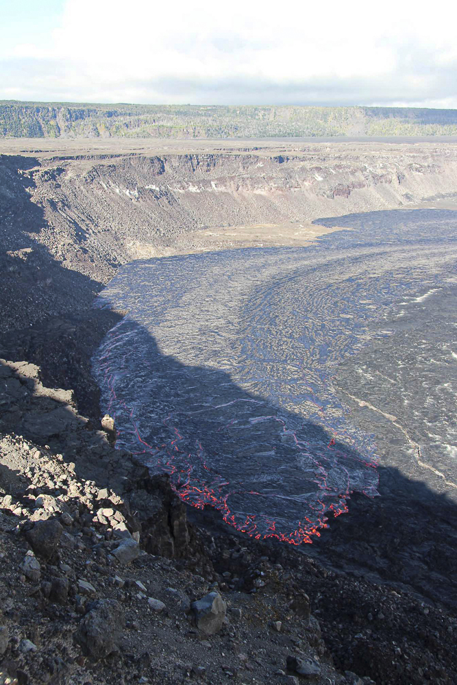 #Kilauea began erupting Sunday afternoon (Sep 10 at ~3:15pm). The eruption is confined to Halemaʻumaʻu crater and no unusual activity has been noted along Kīlauea’s East Rift Zone or Southwest Rift Zone. Watch the activity live at youtu.be/tBh-ZhIB1Nk