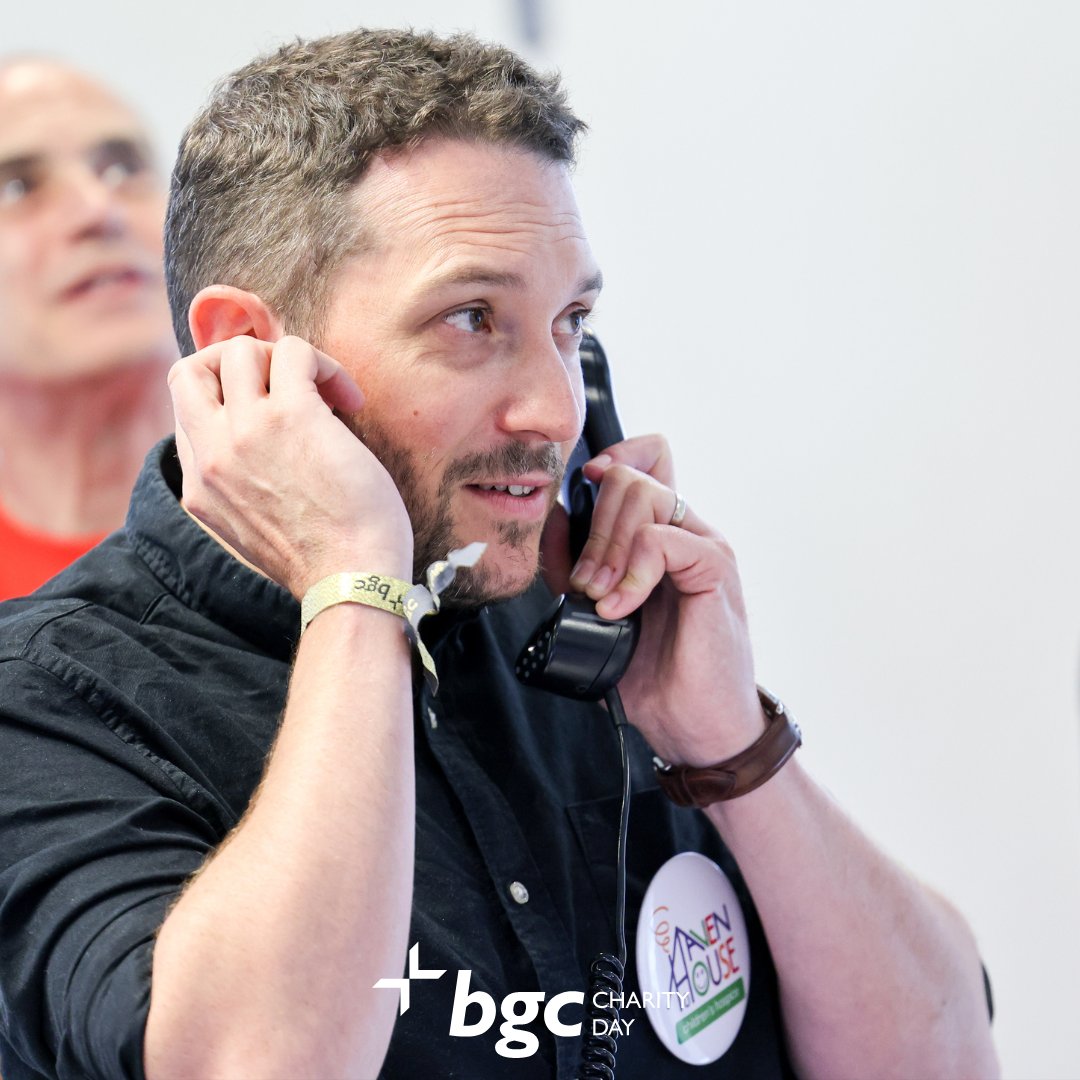 Jon Richardson looked quite the natural on the phones today! He's here raising money for @HavenHouseCH an important charity providing end-of-life care to those in need. Brilliant work! #BGCCharityDay #BGCCharityDay2023 #CantorRelief #NeverForget #GiveBack