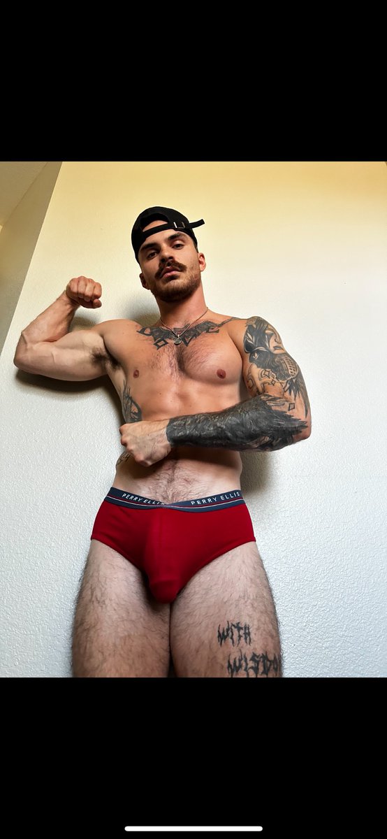 AndrewHard38405's tweet photo. hangin out #fitness https://t.co/yLArtaucS1