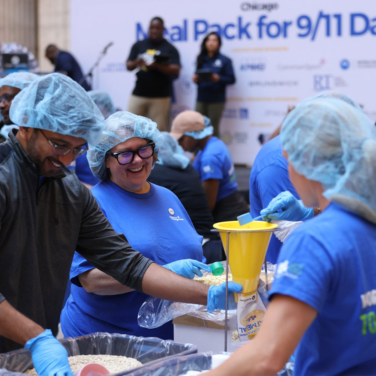 PactivEvergreen's tweet photo. As we remember and honor the fallen and our heroic first responders, we also find strength in action. Pactiv Evergreen partnered with @AmeriCorps to participate in the 9/11 Day of Service. 100+ volunteers packed 200,000+ meals for @FeedingAmerica. @ServeIllinois #IWillFor911Day https://t.co/JPwuNURKkC