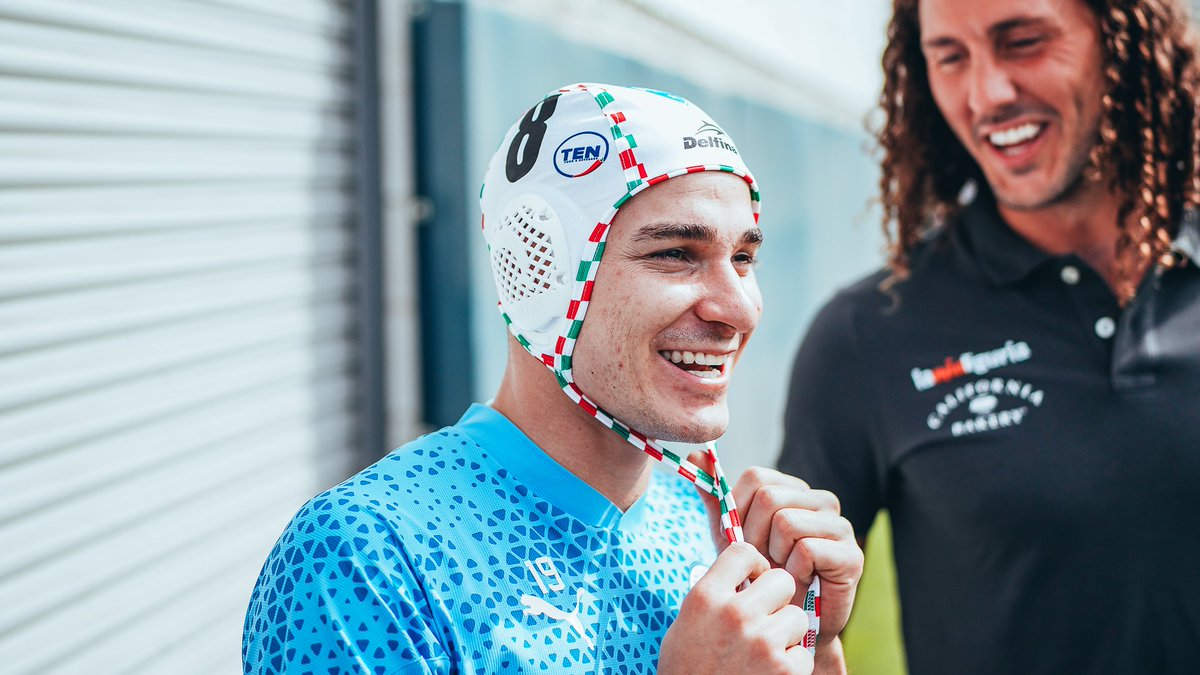 🇦🇷 @julianalvarezzz 🔁 <a href="/chaloeche/">Gonzalo Echenique</a> 

🏆 Campeón de Europa de fútbol con el City 🔁 Campeón de Europa de waterpolo con el Pro Recco