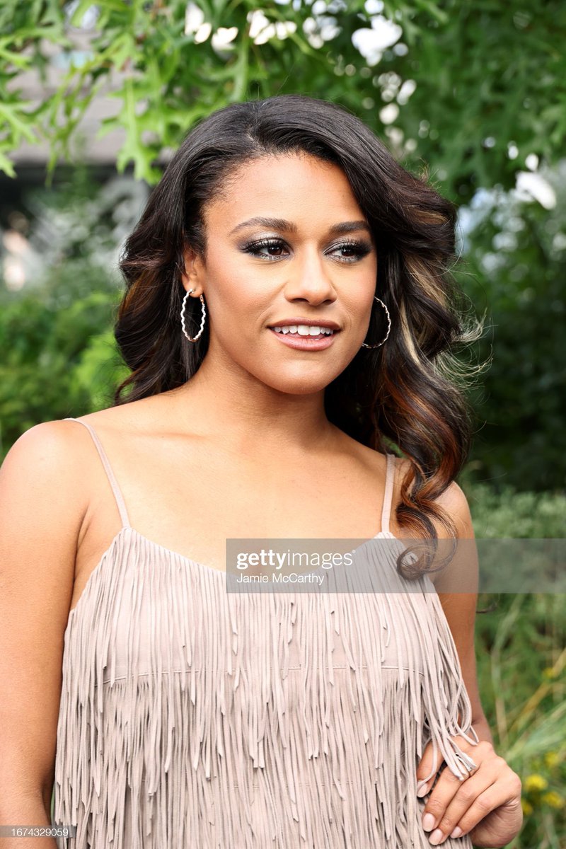 debosefans's tweet photo. Michael Kors show for NYFW🥰. #arianadebose #MichaelKors #NYFW2023 #vanessahudgens https://t.co/5BYcfUlpLi
