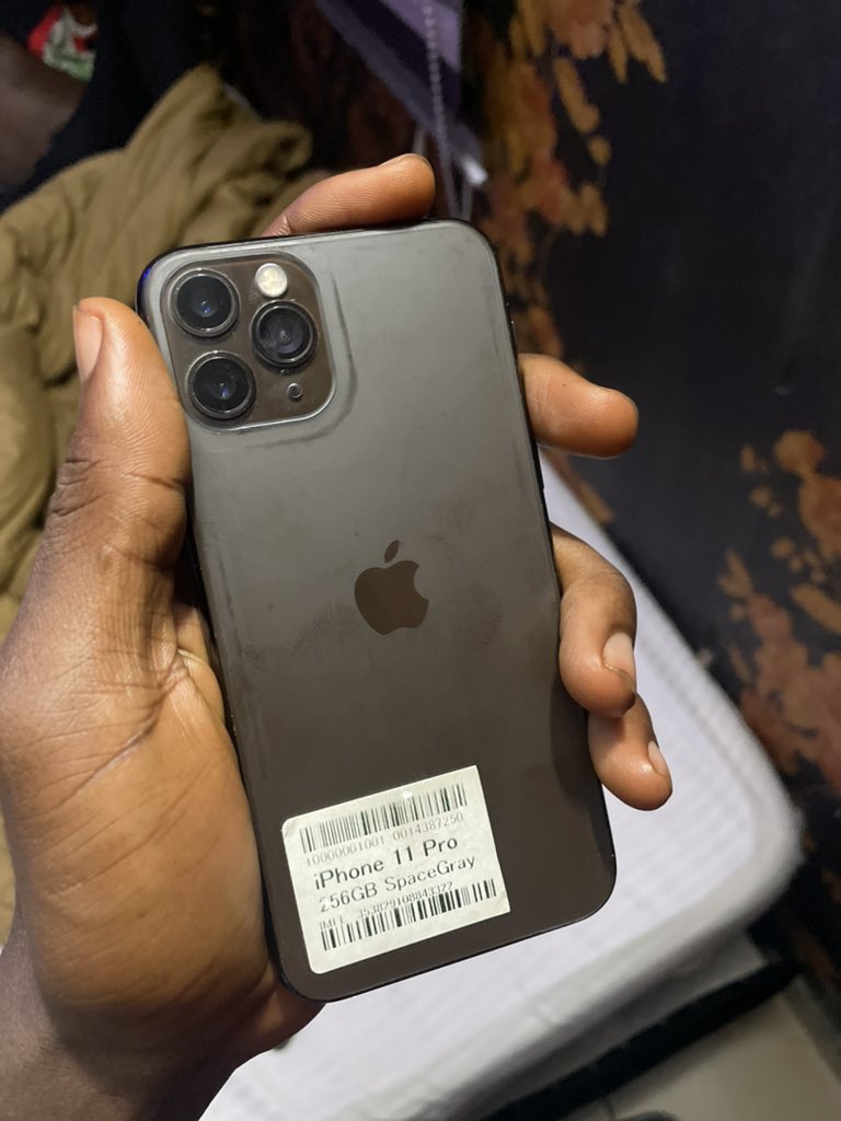 raycypherSf's tweet photo. Giving this iPhone 11pro to anyone who hasn’t used an iPhone before.

Quote this tweet and get zero engagements in 24 hours to get it. https://t.co/9SEDqdtHJj