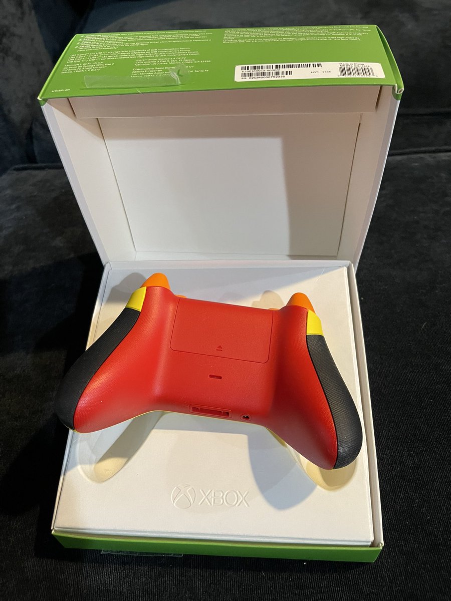 phoenix_game's tweet photo. Why yes, we do have official Game Phoenix branded Xbox Controllers… (provided you order them in these colors from Microsoft.) https://t.co/1HQbdaxgoz
