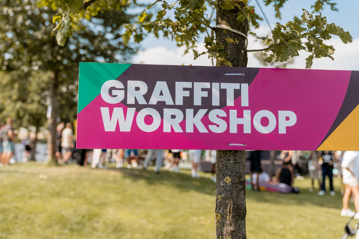 Het cultureel seizoen is met het Uitfestival afgelopen zaterdag geopend én wat was het een zonovergoten feestje! 🎉

Heel veel dank aan alle deelnemende partners en partijen, we hebben er samen een prachtige dag van gemaakt

📸: <a href="/irissijbom/">irissijbom</a> 

dvhn.nl/weekbladendren…