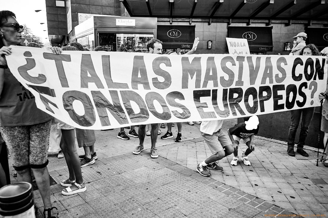 MiguelhlLucas's tweet photo. ¿Cuánto aire podemos respirar en un día? Pues los estudios revelan que en un día, podemos llegar a consumir alrededor de 8600L de aire, unos 6L/min. Expulsamos el dióxido de carbono q necesitan las plantas para realizar el proceso de fotosíntesis, nos ayudamos a vivir.
Foto🧵⤵️ https://t.co/I8fSbuW3FE