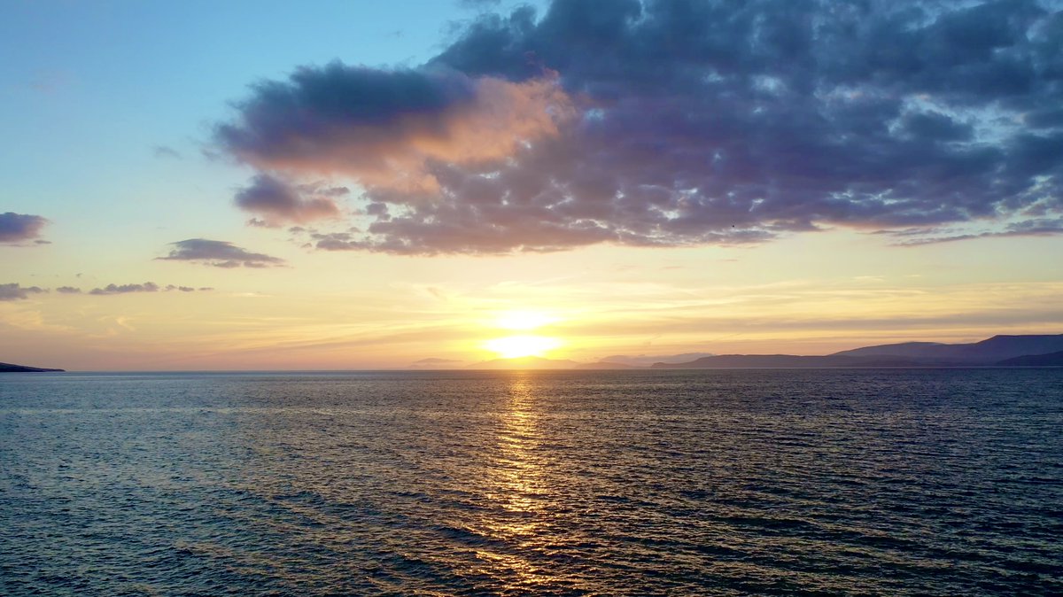 Irish Sunset at it´s best. Shot with DJI over the Atlantic Ocean. 

#irlandbeforeyoudie #waves #atlanticocean #westcork