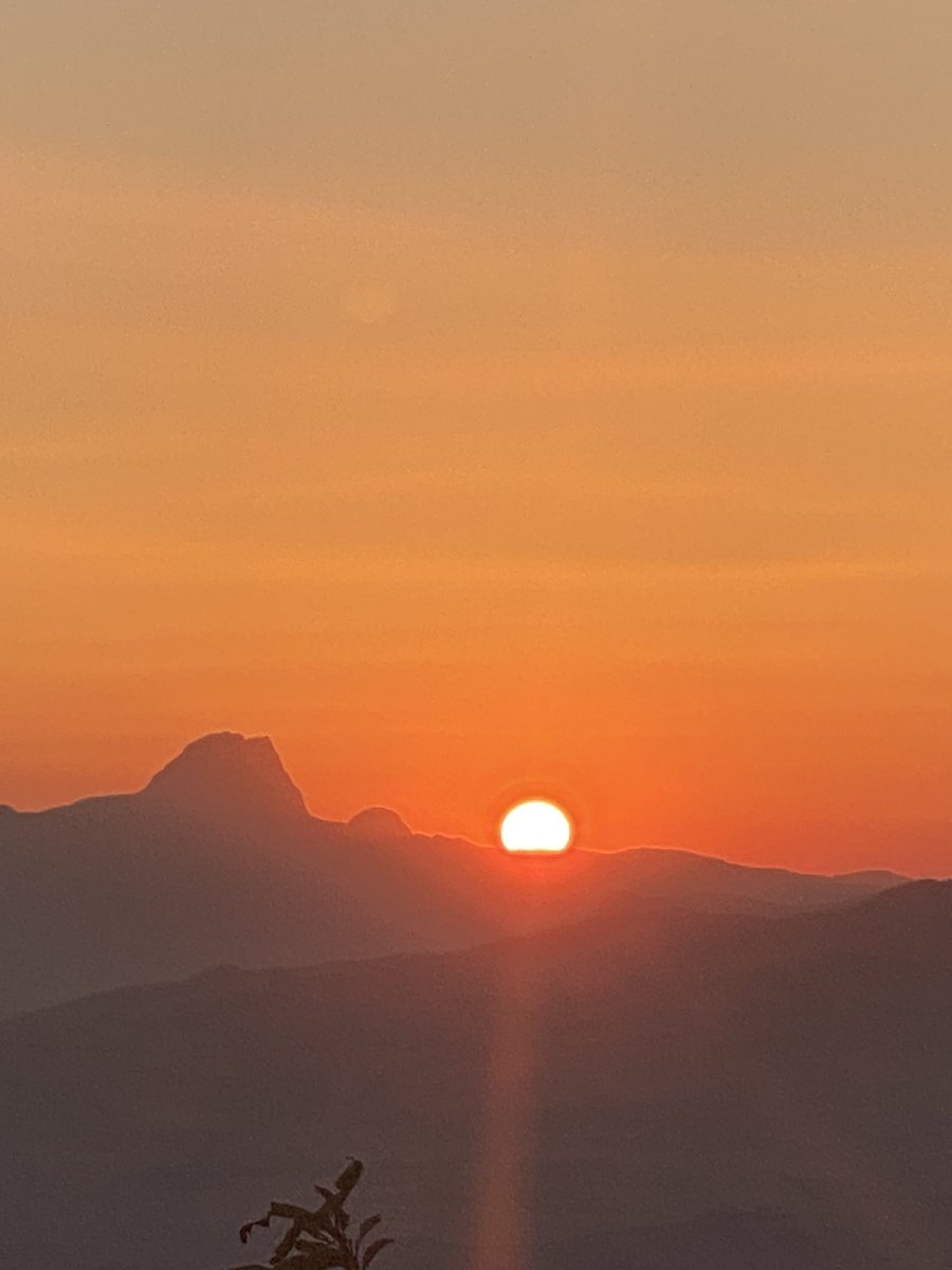 Lino_Scaccia's tweet photo. Tramonto di una sera di fine estate.. di un’estate che vuole continuare a splendere!
Buona serata! #Sera #BuonaSera
#BuonaSerataATutti #NotteBuona #Notte #Tramonto #AlTramonto #tramonti #FineEstate https://t.co/FL67sYf45H