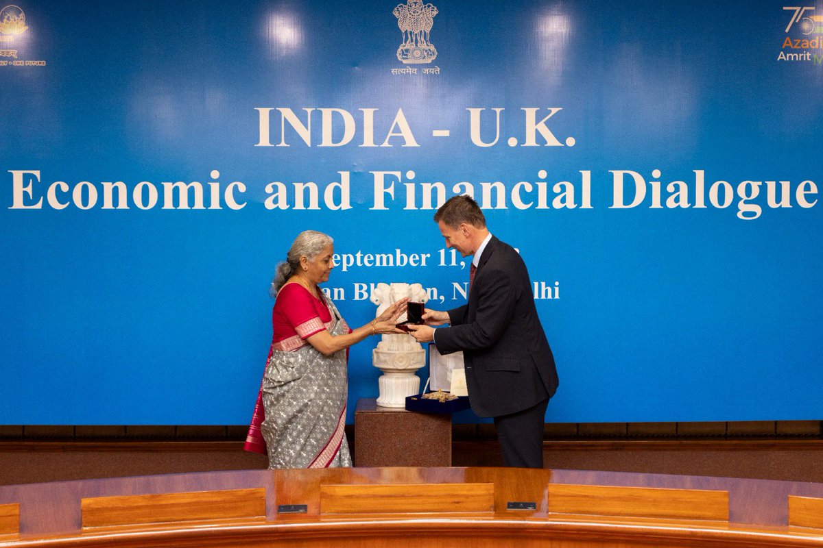 Jeremy_Hunt's tweet image. On the plane home after a memorable trip to Delhi. Lots to discuss between the world’s 5th and 6th largest economies. Thank you @nsitharaman for your hospitality - I promise that thali in No 11 next time…