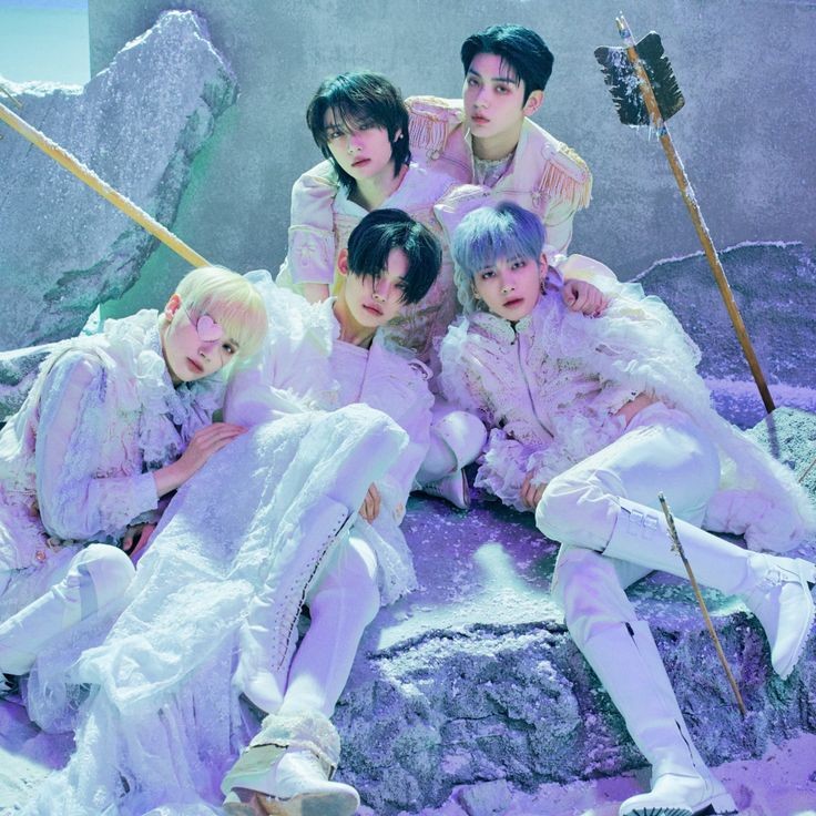 TXTChartData's tweet photo. .@PasteMagazine names @TXT_members "The Chaos Chapter: FREEZE" as the 7th greatest k-pop album of all time.

“One of the most daring entries on this list [...] as it bend pre-conceptions of what a hybrid pop-rock album could become in the K-pop canon.” https://t.co/wic7VdgduC