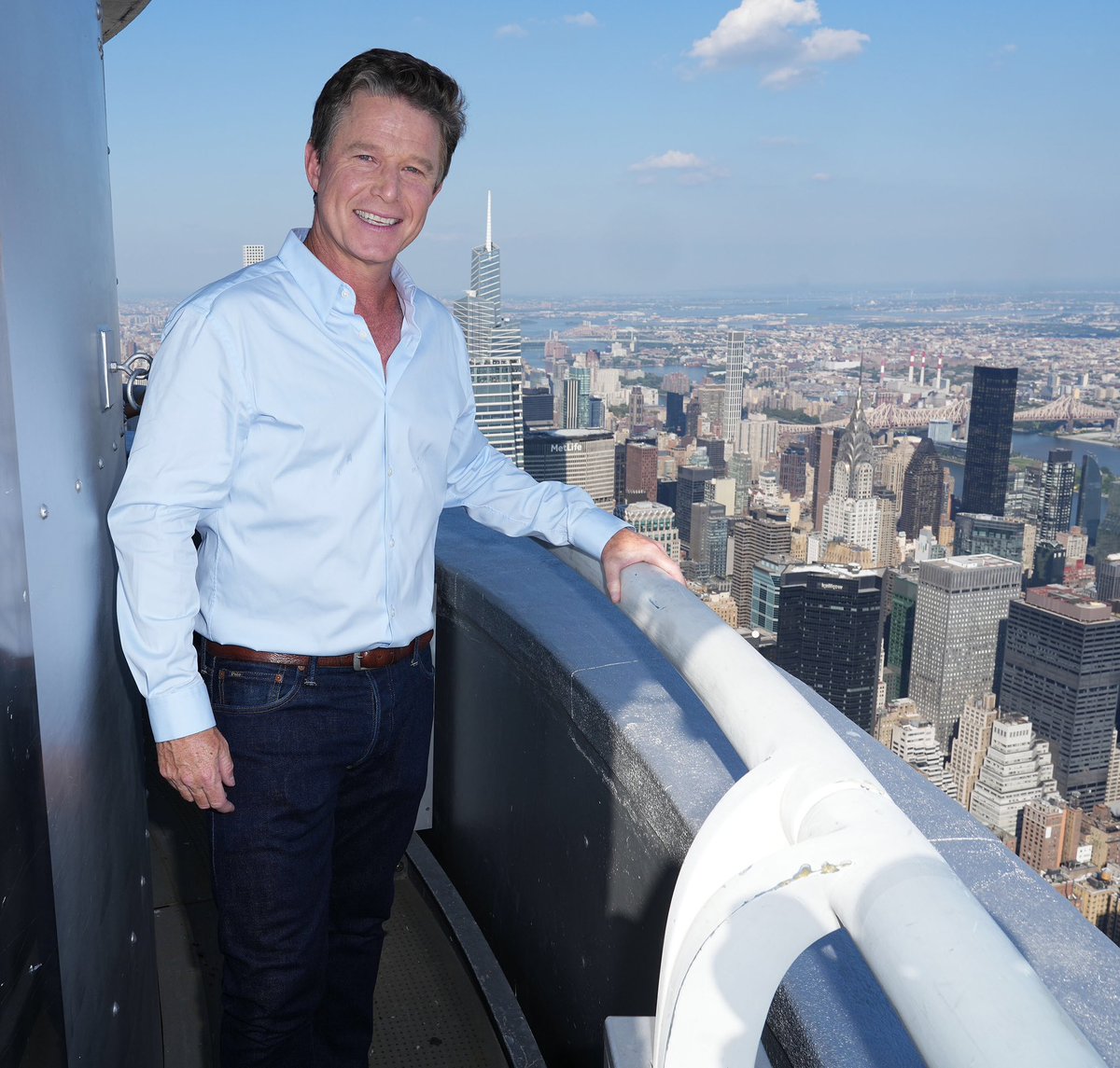 We had to get a little EXTRA for the launch of our milestone 30th season, so we lit up the <a href="/EmpireStateBldg/">Empire State Building</a> in our colors! 💙💚 Check your local listings at ExtraTV.com and tune in tonight! 🎉