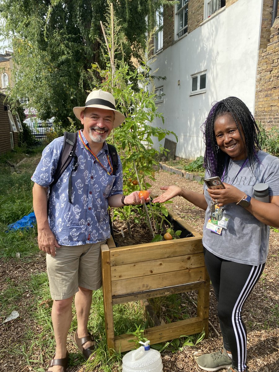 it was great to visit #TogetherBetter, the #vchackney run project doing so much great work in 14 GP surgeries across Hackney - thanks Oleander for the tomato from the patients' garden at Lower Clapton 👇