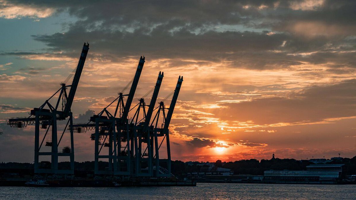 Die EU-Kommission blickt skeptischer auf die Konjunktur als noch im Frühjahr. Das Wirtschaftswachstum in den Euro-Ländern werde deutlich langsamer vorangehen als erwartet. Auch Deutschland bleibt davon nicht verschont. wiwo.de/politik/konjun…