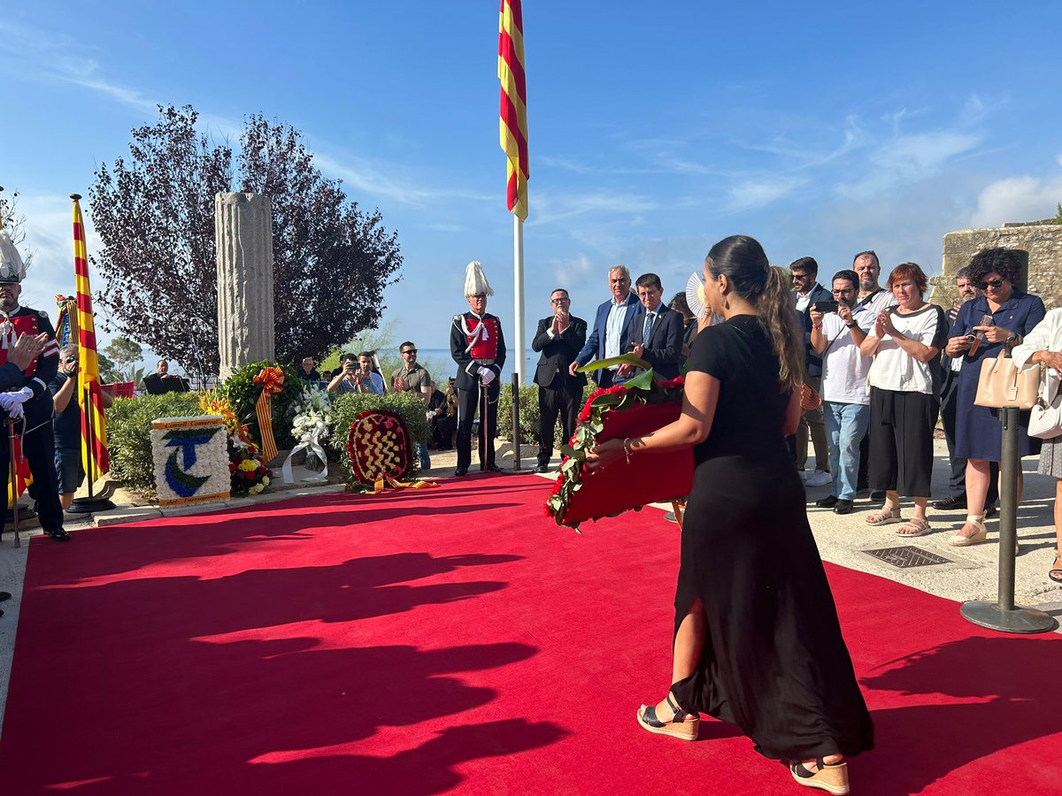 IkramChahine's tweet photo. Muy honorable @rvinualestgn siempre muy atento hacia mi Marruecos y toda la comunidad marroquí, reitero mis agradecimientos y la de todo el pueblo 🇲🇦 por todas esas muestras de solidaridad y de cariño 
Bona #Diada2023 
Visca #Catalunya
visca #Tarragona https://t.co/CxdKrTf2Ln