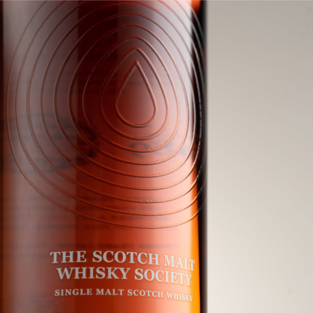 Introducing 'The Only Drop,' a masterpiece by @SMWSUK that pays homage to the profound connection between liquid and cask. Bottled at a robust 50.8% ABV, this artisanal creation encapsulates the 33-year partnership that forged this exceptional whisky. #Distillers1of1 #rarewhisky