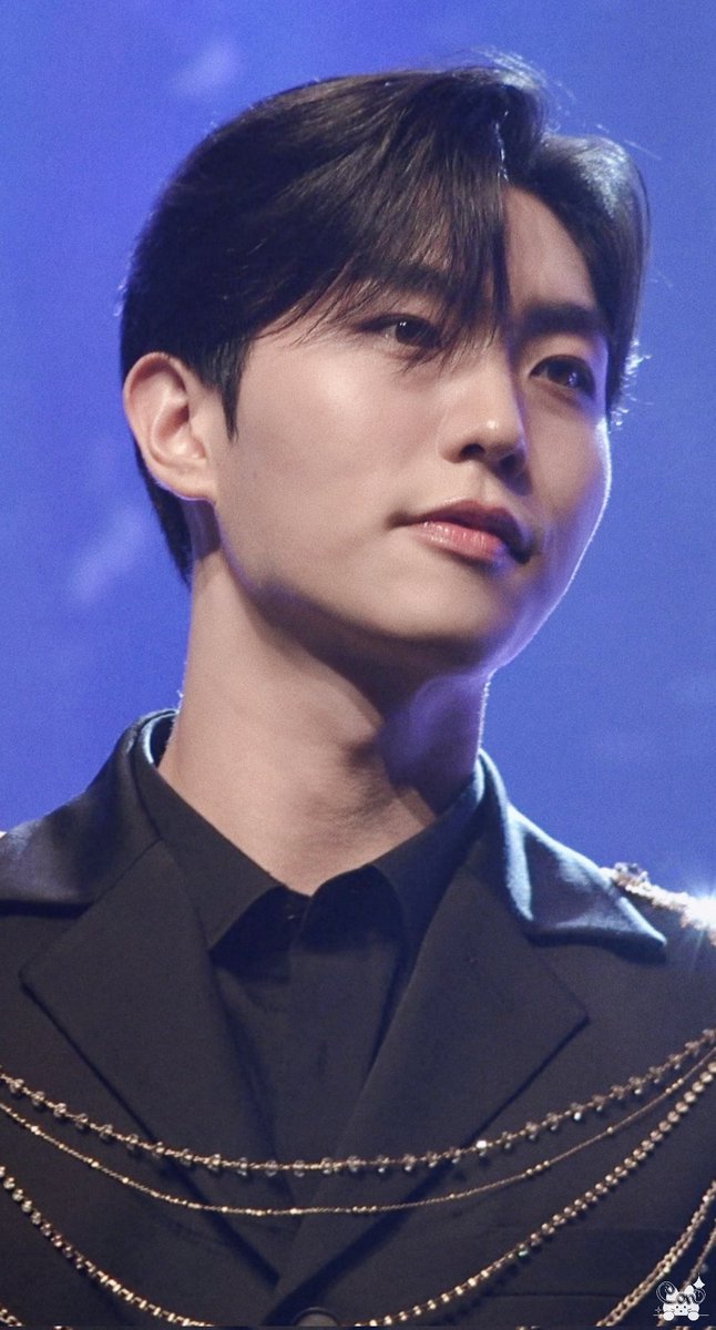 눈에 별 박았어