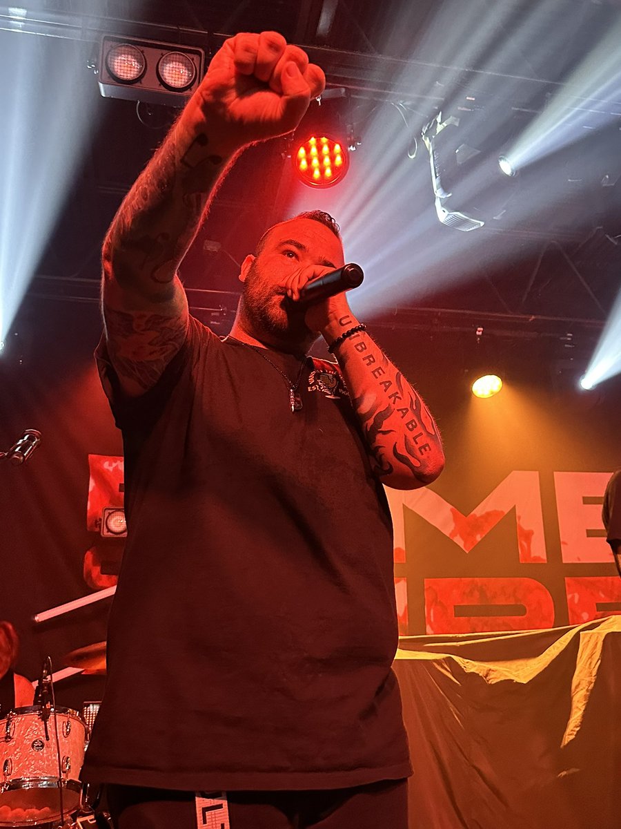 MetalMommaVA's tweet photo. Morning from glorious VA @SXMOctane ☀️ Saw @kingdomcollapse Friday night and they ROCKED @jamminjava! Can you please play their latest #NeverBeLikeYou, I need to relive this incredible night! Get your tix #sxmoctane fam as they support @fameonfire on #TheChaosTour 🤘🏻🔥 https://t.co/9AQ96VkrZr