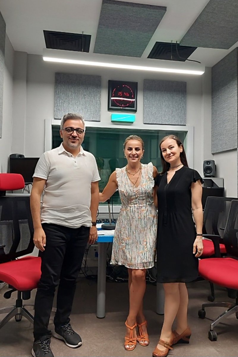 serapdubaz1's tweet photo. Sanatçılarımızı yakından tanıttığımız "Şarkılarla Geldik" programımızın bu haftaki konuğu TRT Ses Sanatçısı Ayşen Birgör
@aysenbirgor

Keyifli sohbeti ve güzel şarkıları ile salı 13.00 te @trtnagme de

Dinlemek için ⤵️

🌐 https://t.co/gJ5DCMLiAs
🎧️ https://t.co/WeGj7cKHeq https://t.co/jV5RH7SFcO