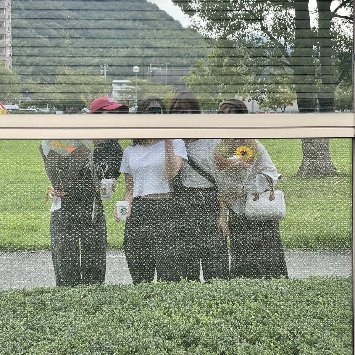 532741ja's tweet photo. セルフラッピングできるお花屋さん💐

好きなお花と好きな包装紙で包めて幸せ☺︎ https://t.co/nbWBHCZ90r