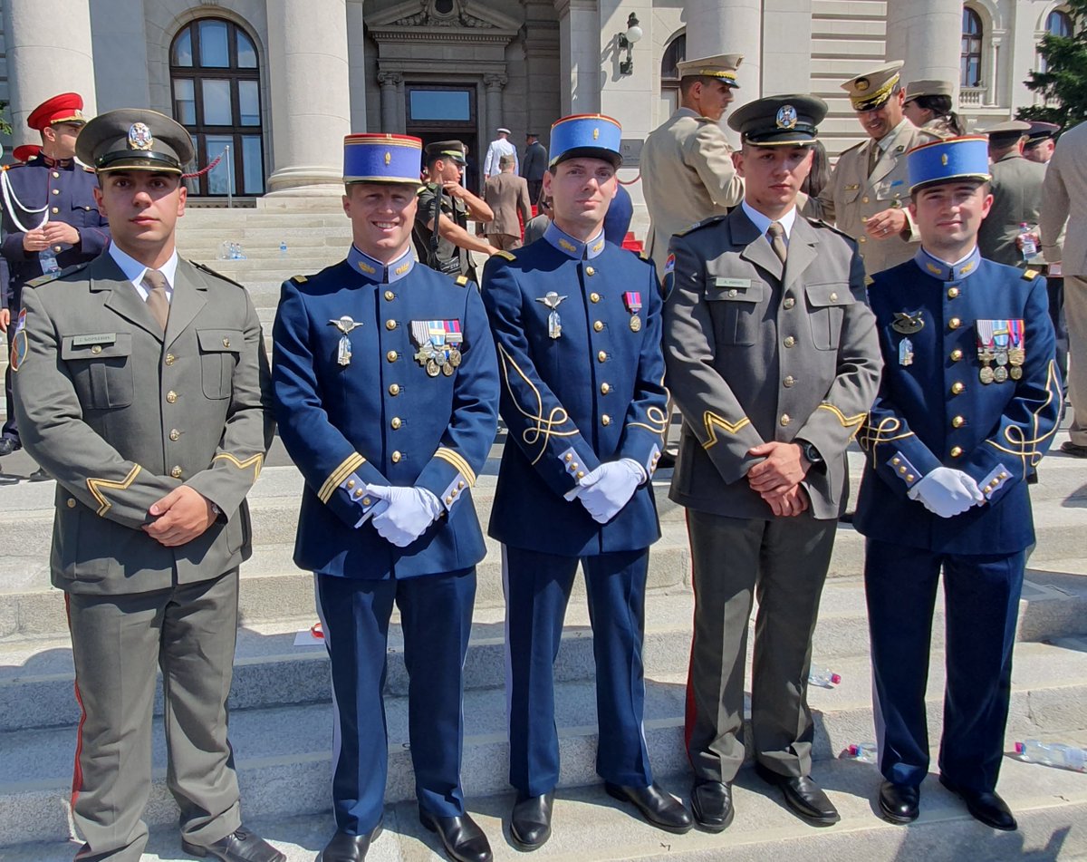 FranceenSerbie's tweet image. 09/09/2023 Suivant une tradition maintenant bien établie, une délégation de l’Ecole militaire interarmes (#EMIA) a participé à la cérémonie de fin de scolarité des cadets des 143e et 144e promotions de l’Académie militaire serbe.  @SaintCyrCoet