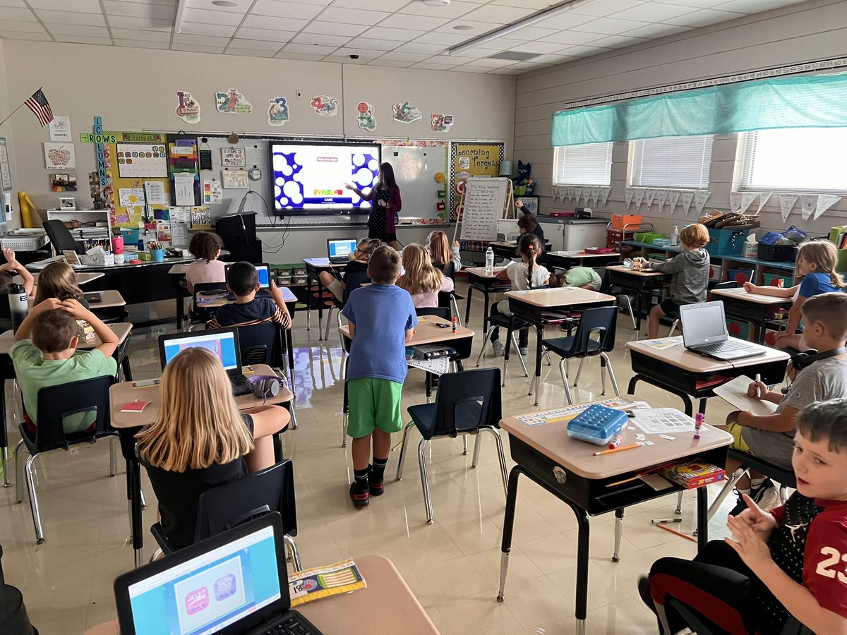 MichelleLiles's tweet photo. Mrs. Deckerโs class is starting off their Monday morning by building community and sharing their answers from the picky eaterโs quiz they took todayโฆ courtesy of #thefirstfive @ed_tomorrow @aku903 ๐ฅ๐ญ๐ณ๐ฅ๐๐๐ง๐ฅฌ๐ซ ๐ ๐พ @MsKatieDunlap @BlackcatMatt https://t.co/3a0MdaLOZM