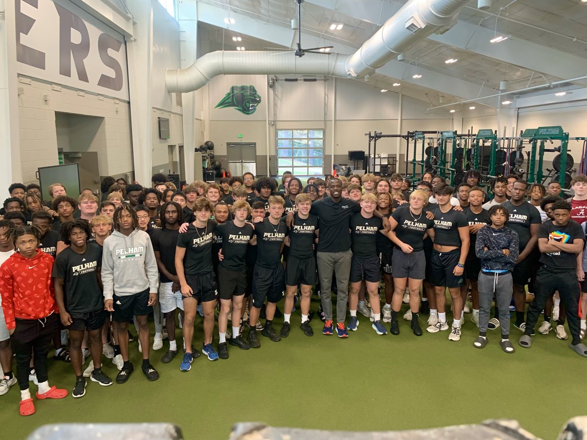 drinkvitaera's tweet photo. Developing great athletes but most importantly Developing great men.

Greg Dickinson @coachd3132 &amp; @Coach_MikeVick Mike Vickery love to see what you guys are doing with your character development class for the guys. I enjoyed speaking to the fellas this morning. Keep It Going. https://t.co/Gy14KqNhfV