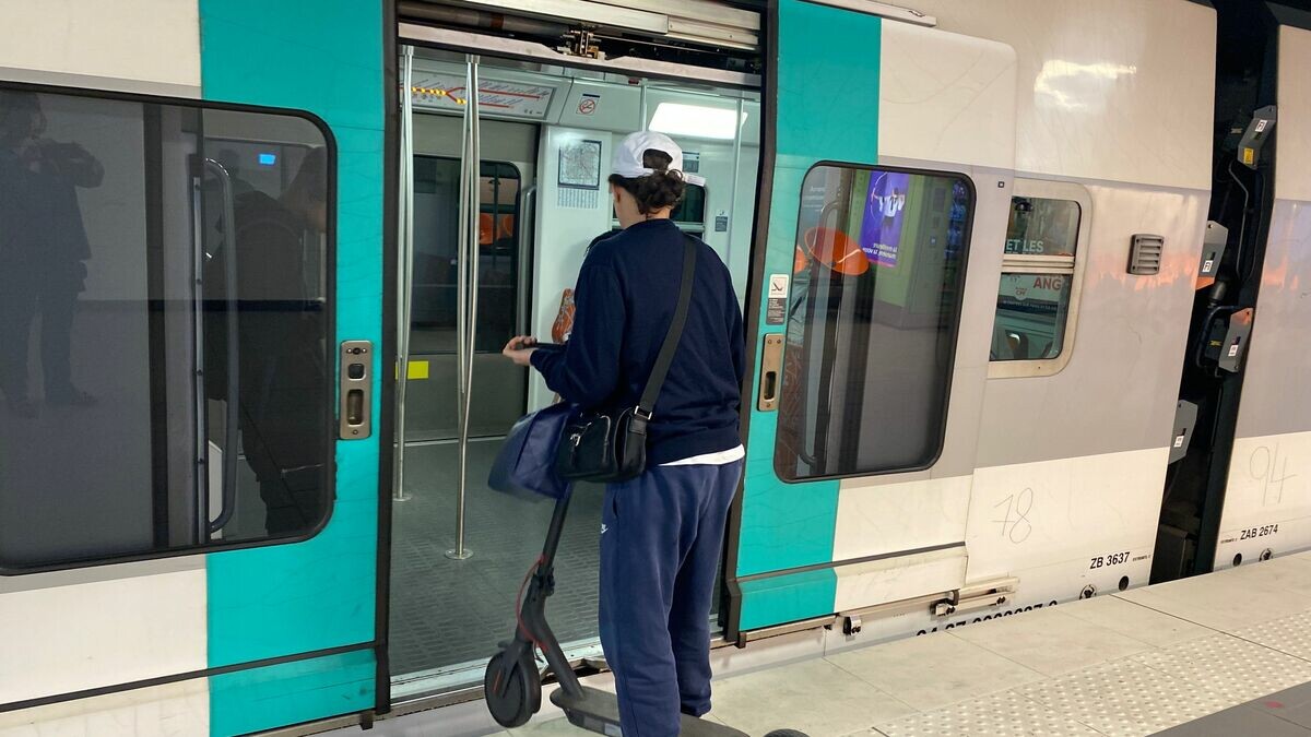 transportsidf's tweet photo. « Repliez vos trottinettes ! » : la RATP lance la chasse aux engins non pliés dans le métro et le RER
➡️ https://t.co/vut5avx5V7 https://t.co/GCbaPqWPvJ