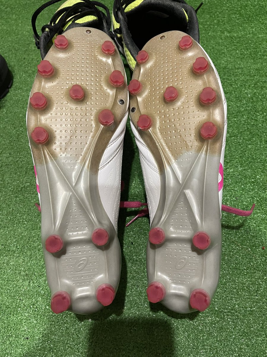 mentosfcutd15's tweet photo. XFLY-4の白×ピンクのソール変色が日に日にエグい
その点アクロスは大丈夫
#XFLY4
#アクロス https://t.co/mf8ehouEno