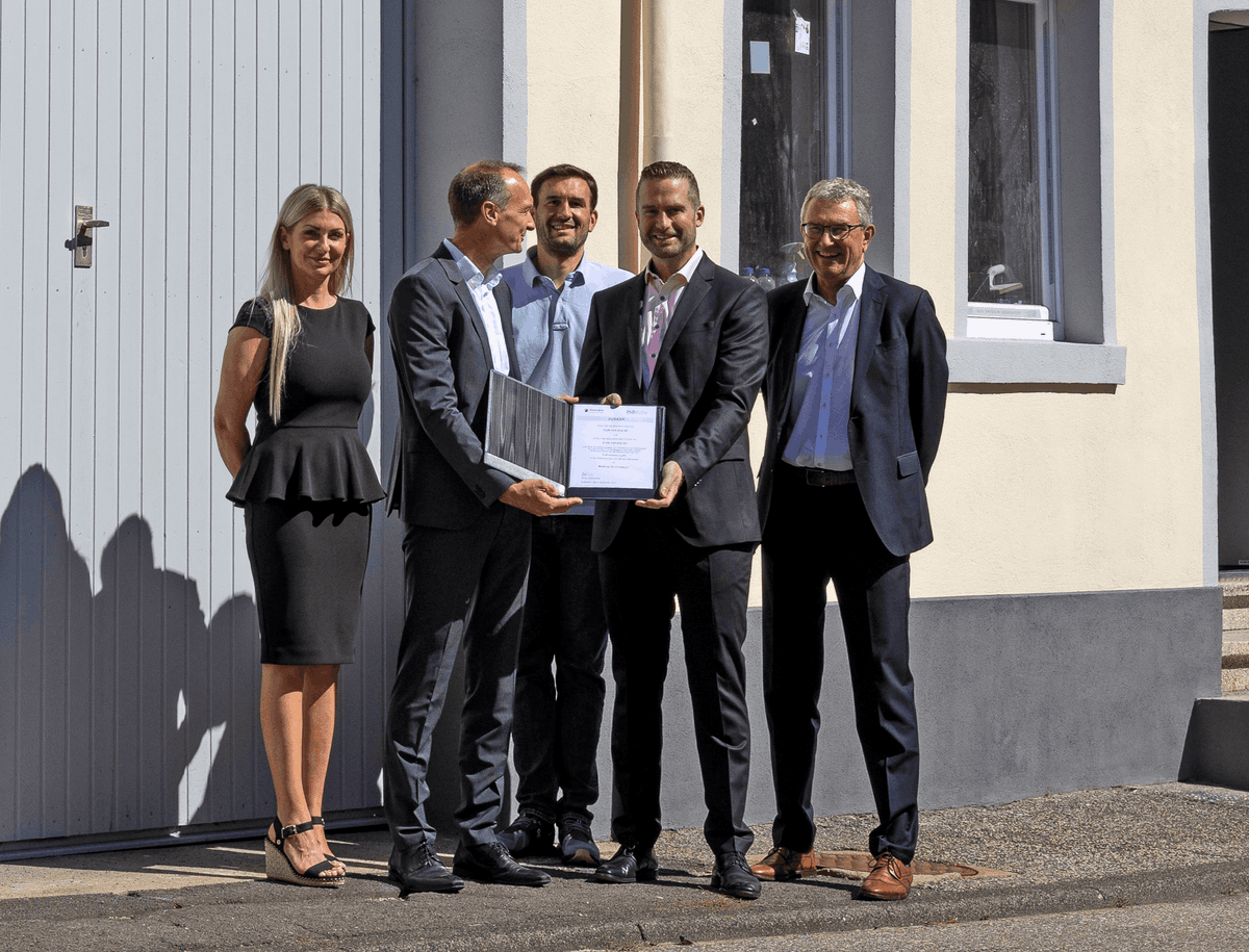 #RLP fördert Wohnraum für Flüchtlinge und Asylbegehrende in Oberwesel. <a href="/StWeinberg/">Stephan Weinberg</a> hat mit ISB-Vorstandssprecher Dexheimer den Förderbescheid übergeben. Vor Ort entstehen 8 Mietwohnungen zu einem lebendigen Ort der Begegnung und Integration. #ISBRLP #Wohnen