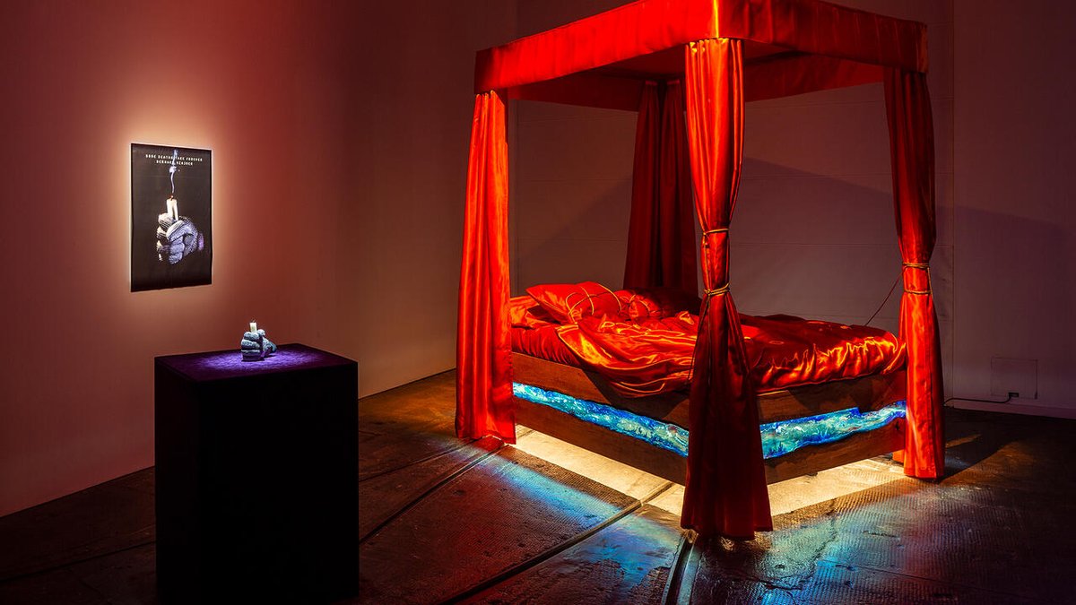 Black Lunch Table tweet media