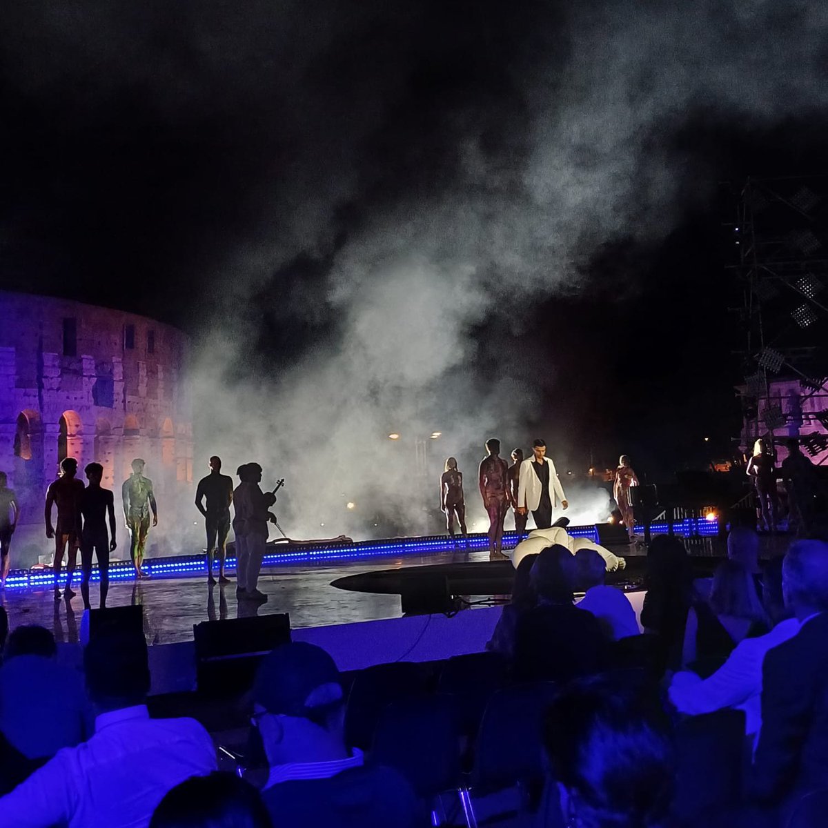 Coreografie e giochi di luce, arte e musica al <a href="/ParcoColosseo/">🏛 Colosseo • Foro Romano • Palatino</a> per un evento che ha visto sul palco grandi artisti e ospiti internazionali: <a href="/AnnieLennox/">Minh Minh</a> <a href="/Enneppi/">Nicola Piovani</a> <a href="/Mahmood_Music/">Mahmood</a> <a href="/jagoartist/">JAGO</a> <a href="/Stixsteps/">Dergin Tokmak</a> @cribowerman e <a href="/LeslieSackeyOf/">Leslie Sackey</a>, orchestrati da <a href="/lucatommassini1/">luca tommassini</a>
#TimeForChange