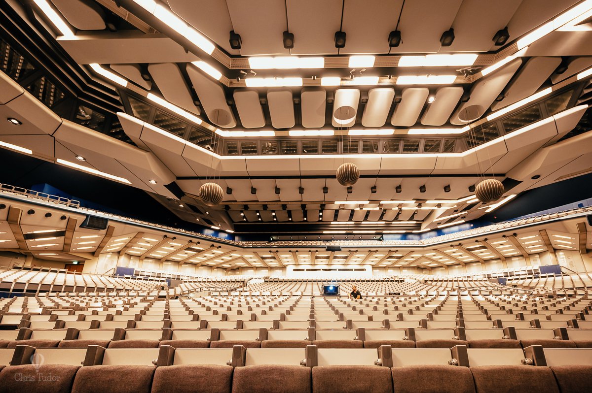 ChrisTud0r's tweet photo. Weekend trip into the belly of The Spaceship (ICC Messe) Europe's largest congress center, opened in 1979, closed since 2014.
🛸
#Berlin #berlinphoto #TagdesoffenenDenkmals #iccmesse https://t.co/yBoYz0vr8q