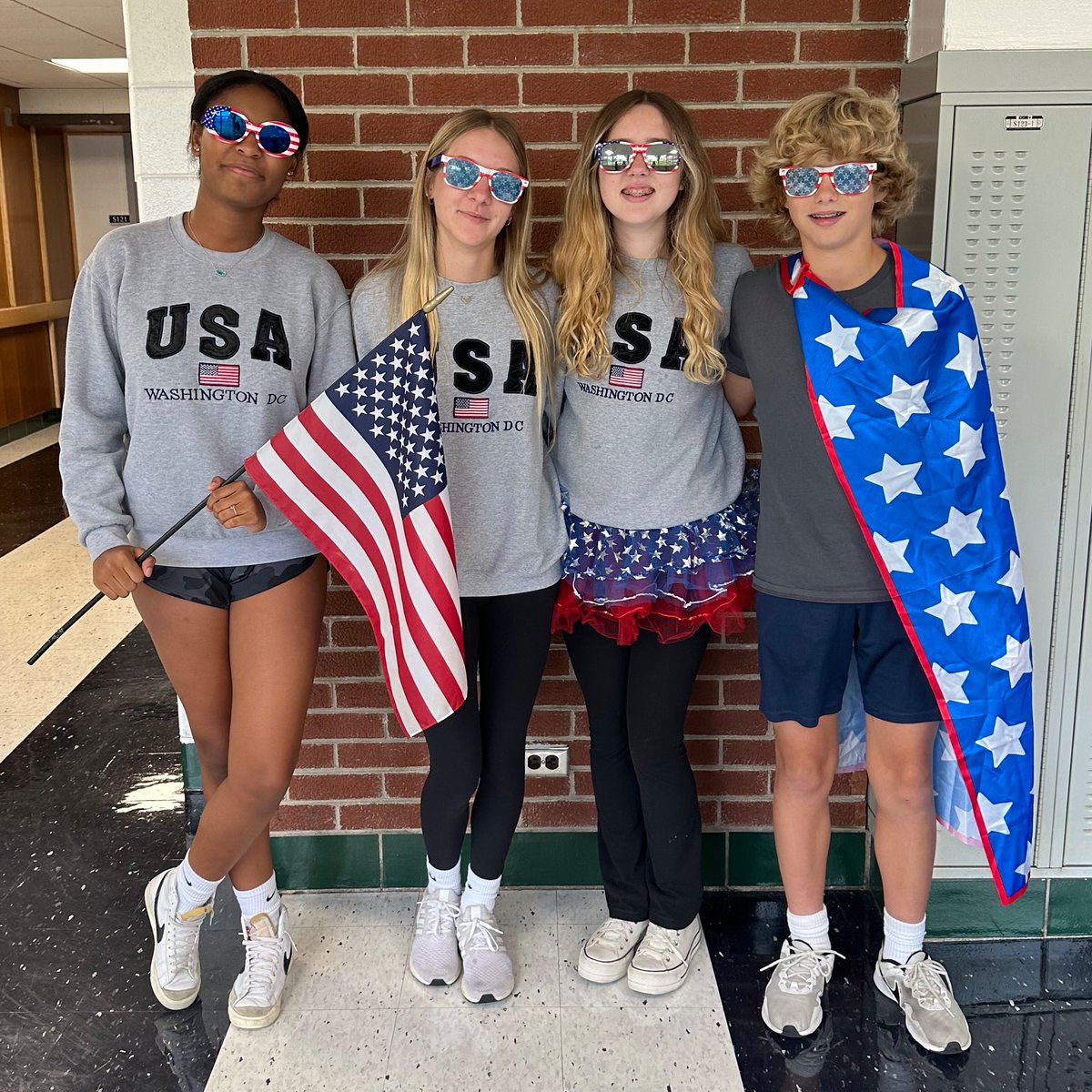 mroz_ewa's tweet photo. @cshstuco 
U.S.A. Day with Mroz/Driscoll Freshmen Advisory https://t.co/Cd2G3vq3EN