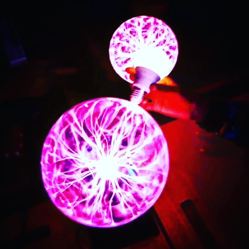 YStripesKenya's tweet photo. #MakeItMonday
We all know about solids, liquids and gases, but have you heard of Plasma - the most abundant matter in the universe? In the Young Stripes STEM club, we used plasma to light a bulb!
#STEMitUp
#YoungStripes
#YStripesKenya
#EducateEmpowerIncubate https://t.co/RSBl3kkThR