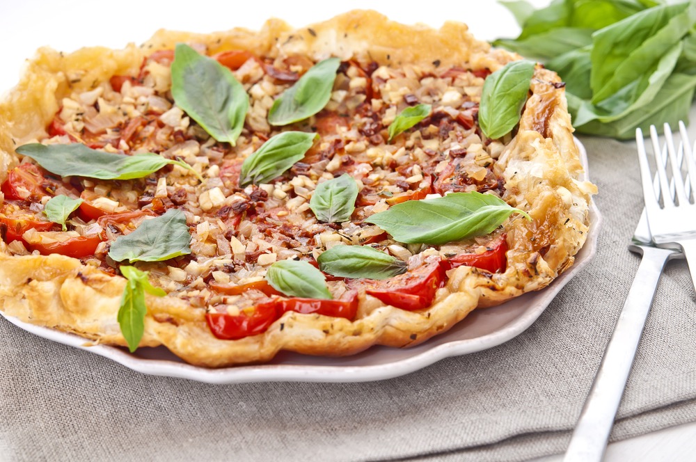 Tarte tatin salée : la recette parfaite pour profiter des dernières aubergines de la saison # #foodactu 
Lien ici : cuisineaz.com/articles/tarte…