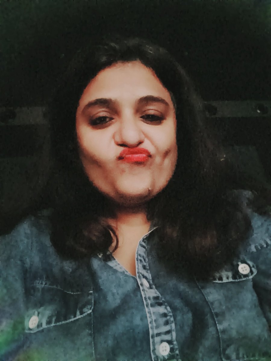 ItsNehal's tweet photo. Me thinking
In the interval of Jawan
कि 90s और early 2000s nostalgia का कितना कर्ज़ चुकाना है?
मतलब my hero entry hooting, after sometime, has started to sound unwilling 🤷🏻‍♀️ https://t.co/RKYlP5jdbQ