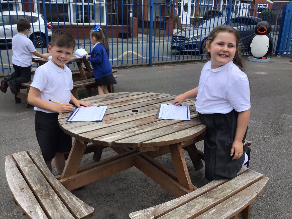 StPPPrimaryY2's tweet image. In our Science, we went on a material hunt around school. 

We had to identify uses of different everyday materials. 

#everydaymaterials #welovescience #year2science