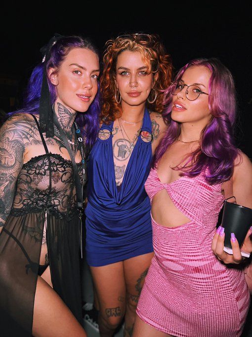 Look how hot we looked before the orgy lol you should see what we looked like once we were done 😈 @pzaslut