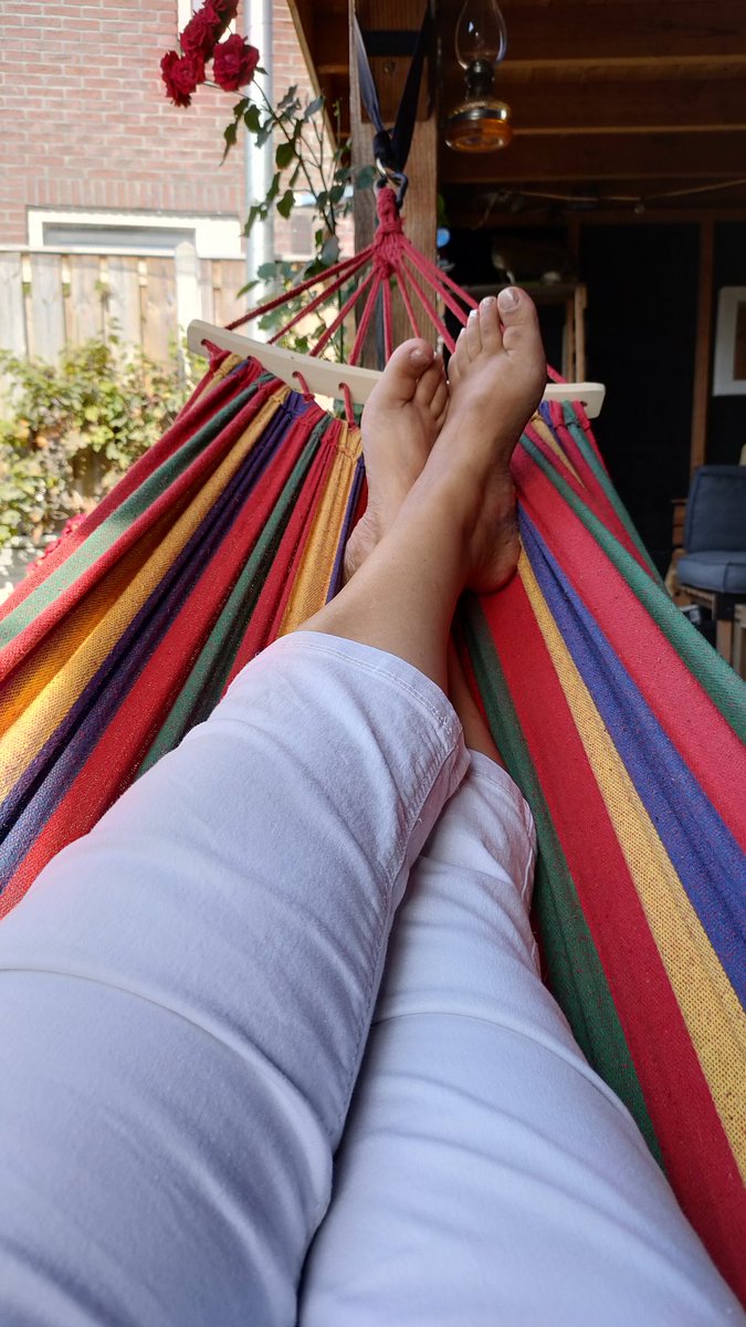 Honnevon's tweet image. Zo, vrijwilligerswerk voor vandaag zit er weer op dus ik neem het er nog heel even van in de #hangmat! Dik 3 weken de bewoners niet gezien en dan zie je bij sommigen toch echt weer die achteruitgang. Iemand waarvan ik verwacht had haar niet meer te zien, loopt nog en een ander is