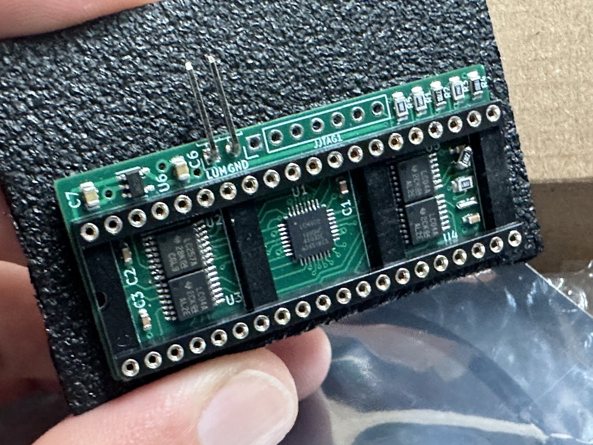 KutilDomaci's tweet photo. #DnešníPošta přinesla VIC-II-dizer a RGBtoHDMI. Jako na toto se velice těším! 🤩
Neznamená to teda, že na akce přestanu vozit svůj Sony Trinitron CRT PVM, ale víte co. 🤭
#commodore #commodore64 #c0pperdragon https://t.co/zuUhTATwHQ