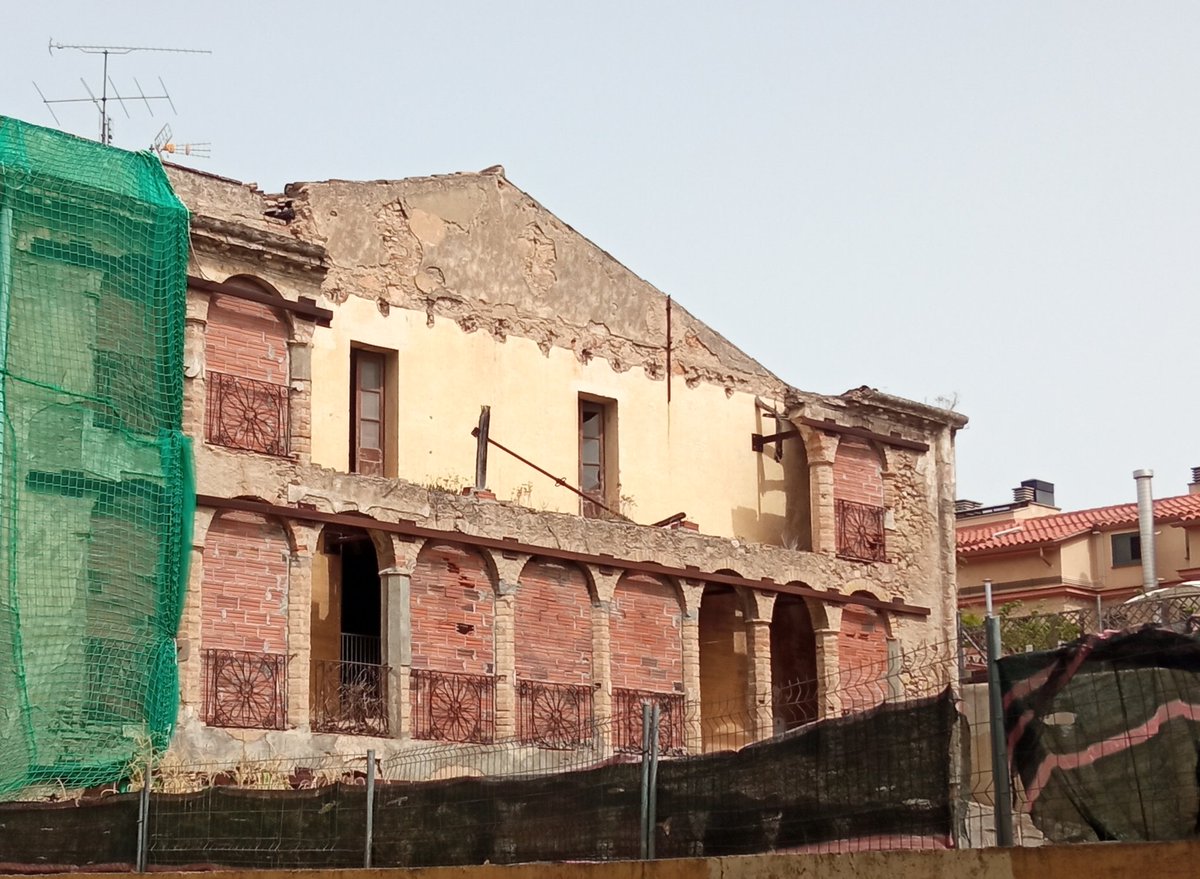 RubidArrel's tweet photo. Repte 3 de #lesquitxrevista05
Trobareu altres exemples a @rubicity?
#lesquitxrevista05 #rubicity #patrimonirubi #rubiciutat #capturarubi  #rubicultura #patrimoniurbanistic #patrimonicultural #urbanisme #edificishistorics #arquitecturelovers #catalunya_antiga  #santiagorusiñol https://t.co/NrnukX7Szs