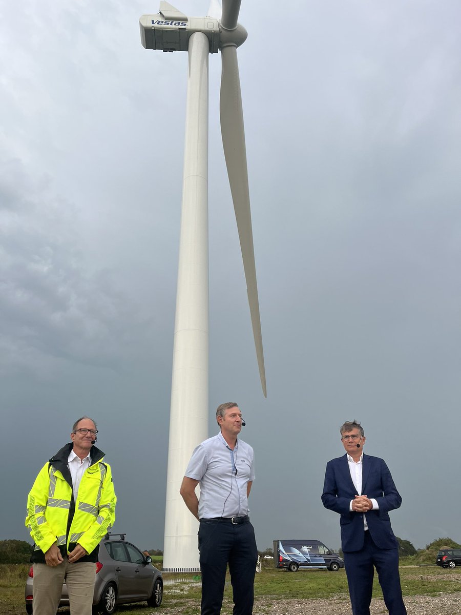 Ulrich Bang (@ulrichbang) on Twitter photo God dag for 🌍 og #dkgreen med indvielse af <a href="/EurowindEnergy/">Eurowind Energy A/S</a>’s <a href="/GreenLabSkive/">GreenLab</a> vindmøllepark m. 1️⃣2️⃣ <a href="/vestas/">Vestas Wind Systems</a> V136 & 1️⃣ V126 mølle 🙏
Vi har brug for meget mere af dette. Det er et godt eksempel på mere VE på land med lokal opbakning, og en grøn symbiose der viser vejen frem♻️👏 God dag for 🌍 og #dkgreen med indvielse af <a href="/EurowindEnergy/">Eurowind Energy A/S</a>’s <a href="/GreenLabSkive/">GreenLab</a> vindmøllepark m. 1️⃣2️⃣ <a href="/vestas/">Vestas Wind Systems</a> V136 & 1️⃣ V126 mølle 🙏
Vi har brug for meget mere af dette. Det er et godt eksempel på mere VE på land med lokal opbakning, og en grøn symbiose der viser vejen frem♻️👏