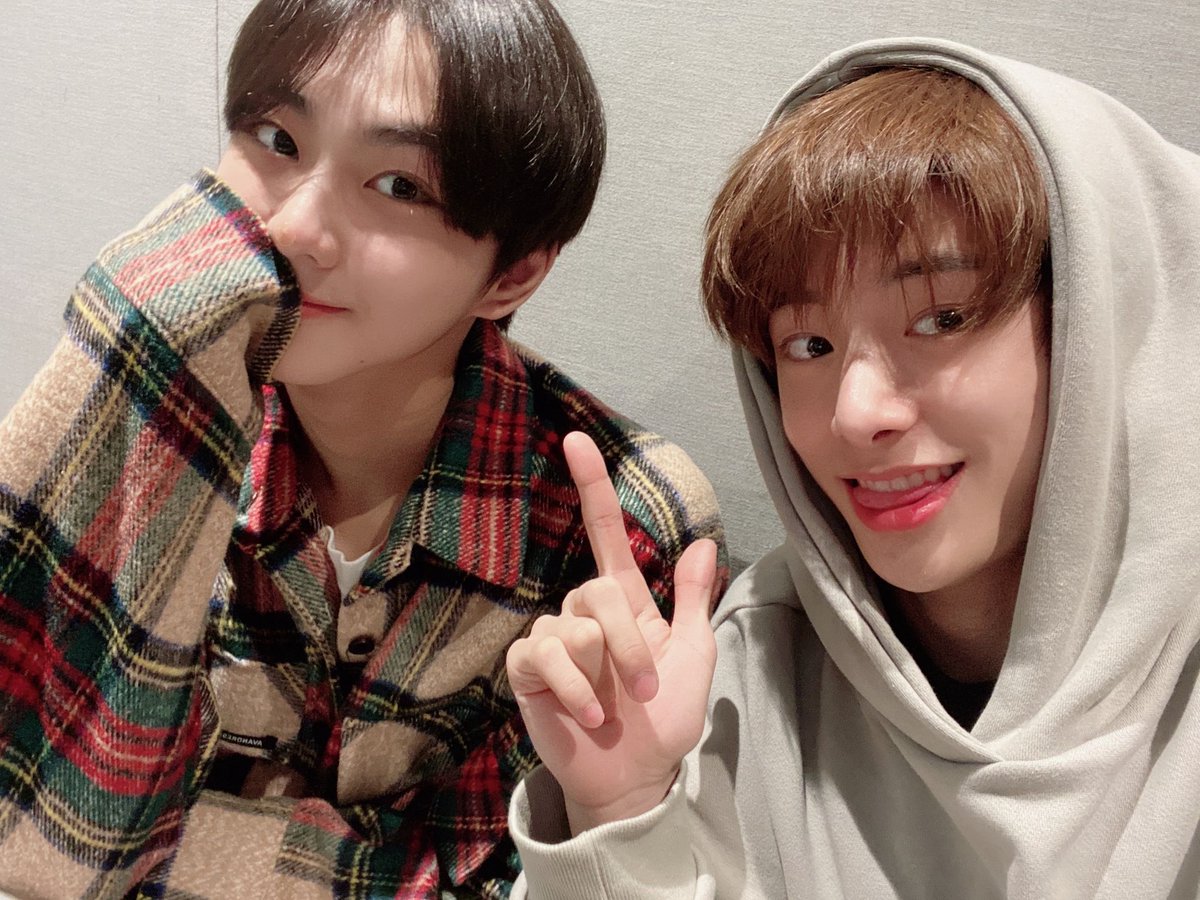 tinysimsim_'s tweet photo. ช่วงเดใหม่ๆ น้องเจคถ่ายรูปคู่กับจองวอนแต่ละรูปคือน่ารักมากอ่ะ ㅠㅠㅠㅠㅠ เอ็นดูมาก แล้วน้องเจคมานโคตรน่ารัก แจ้มฟู แบบยัยเบบิ่เร้กมากจิงๆ มันเข้วอ่ะ ⸜(｡˃ ᵕ ˂ )⸝₊⁺♡♡♡ https://t.co/xJJpezNGeD