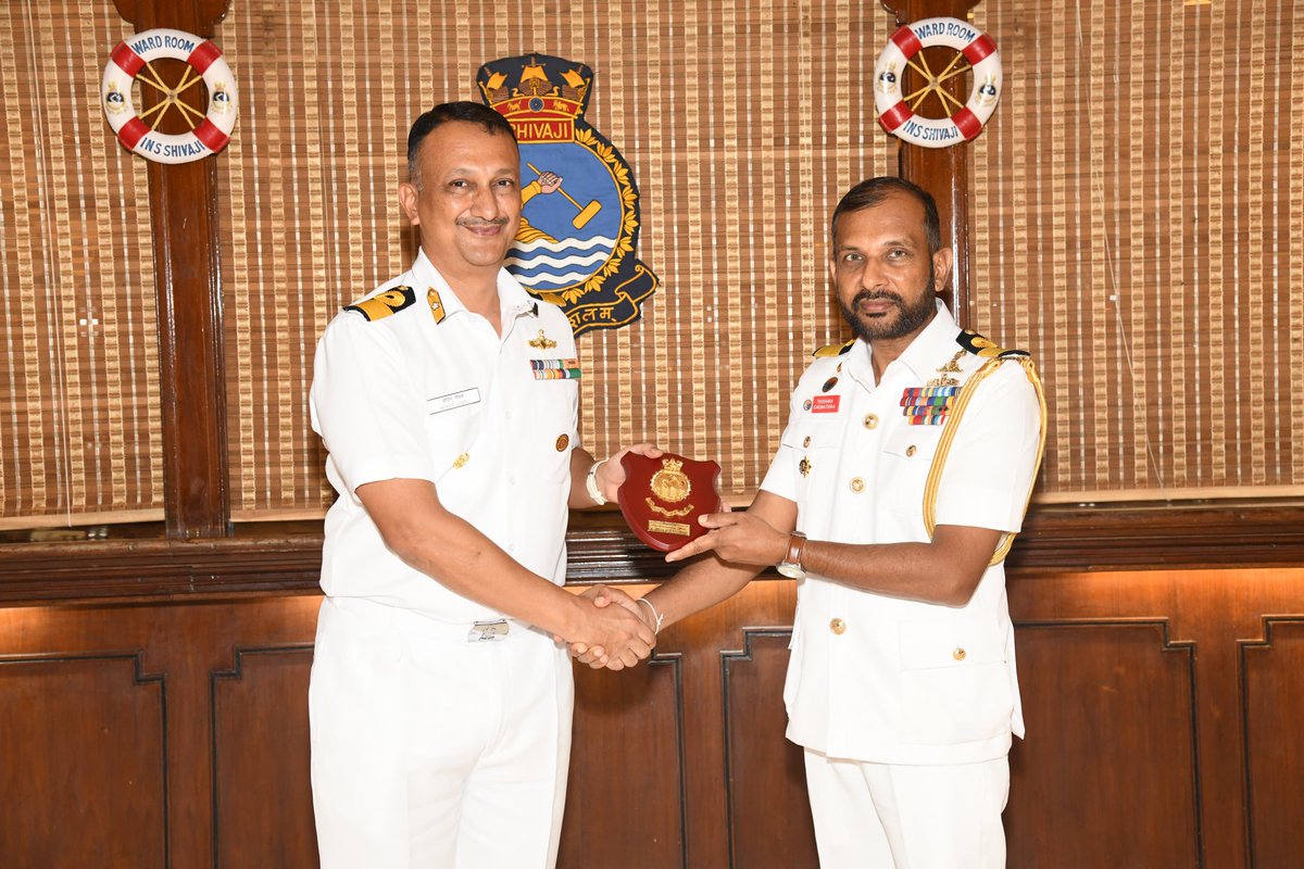 Officers from friendly foreign countries undergoing Staff Course at Srilanka visited training facilities at @IN_INSShivaji.

@indiannavy continues to be the preferred training partner in IOR

#BuildingBridgesofFriendship

@IN_HQSNC 
@PRODefPune
@srilanka_navy
@HQ_IDS_India