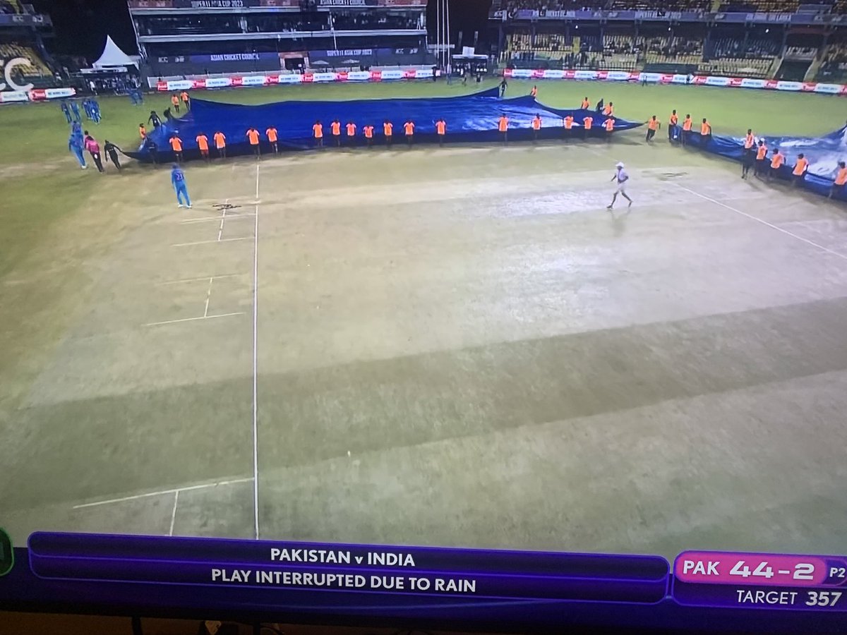 I never loved rain more than this in my life 😭🩷
#INDvsPAK